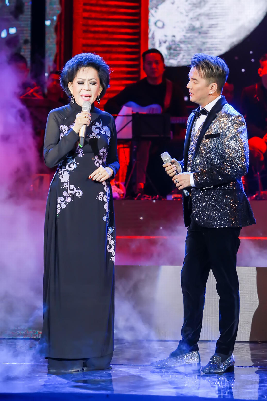 Sau lần hát nhạc Trịnh gây tranh cãi, Lệ Quyên trở lại bolero