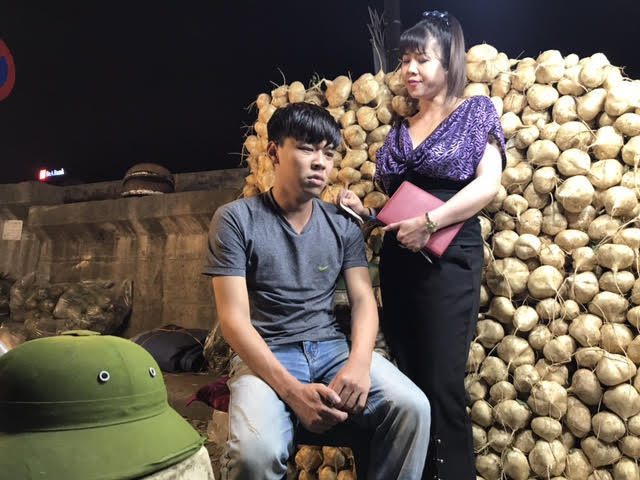 Trung ruồi trở thành 'cửu vạn chính hiệu' ở chợ Long Biên