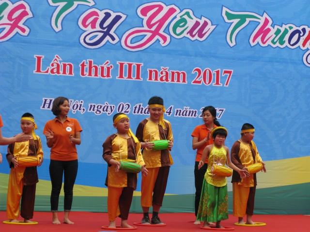 600 trẻ tự kỷ tham gia Ngày hội “Vòng tay yêu thương”