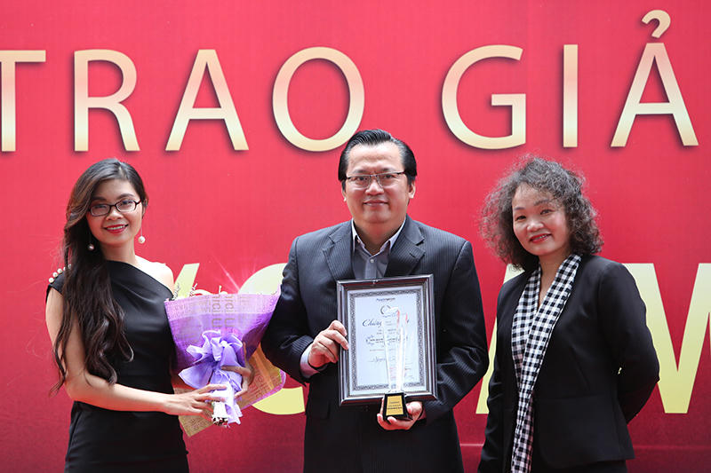 “Ông giáo làng trên tầng gác mái” đoạt giải thưởng 100 triệu đồng