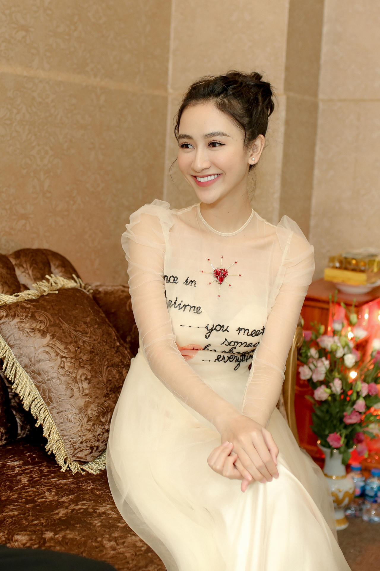 Hà Thu 'tái xuất' sau khi đạt Quán quân Tình Bolero 2017