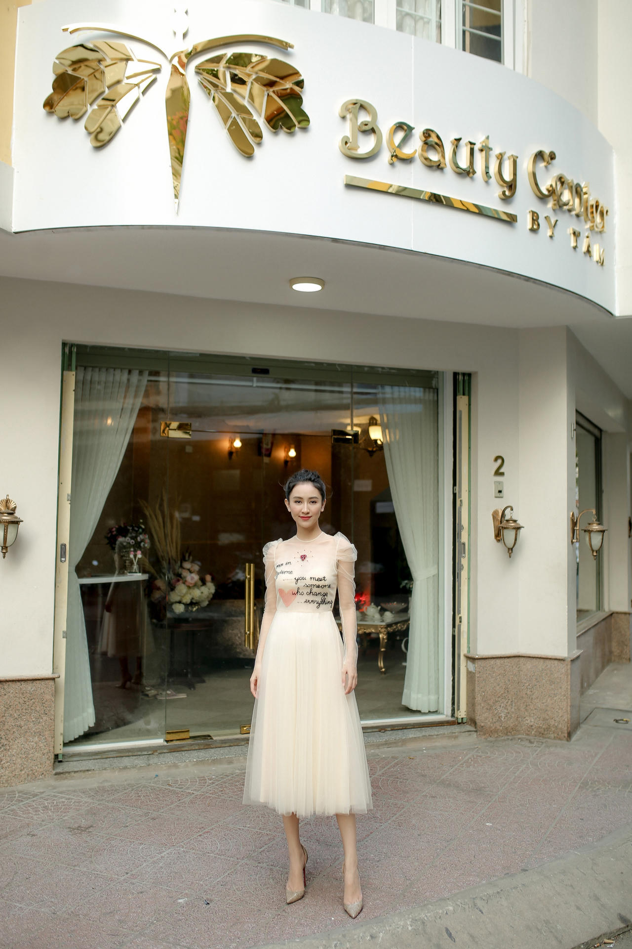 Hà Thu 'tái xuất' sau khi đạt Quán quân Tình Bolero 2017