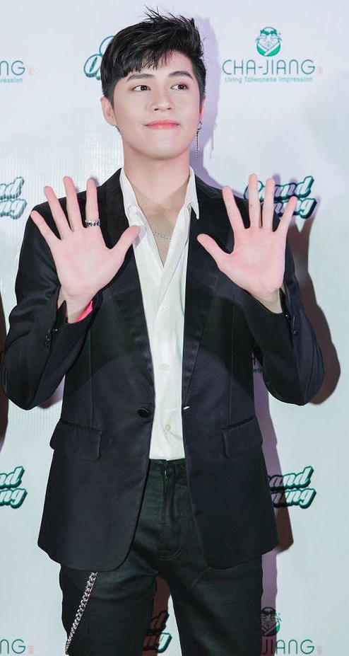 Noo Phước Thịnh và Monstar “quẩy” tưng bừng tại Tp Hồ Chí Minh