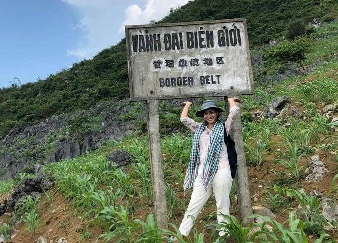 Valentines Vân Nguyễn đến với trẻ em vùng biên giới