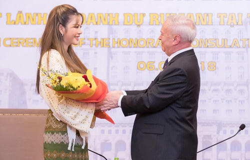  Lý Nhã Kỳ làm Lãnh sự danh dự của Romania tại TP HCM