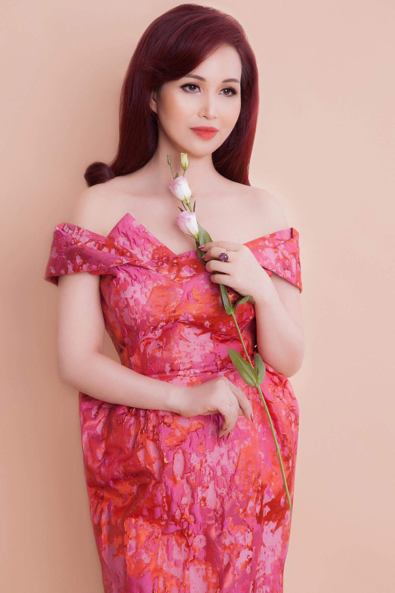  Hoa hậu Diệu Hoa: Phụ nữ có tuổi có vẻ đẹp hấp dẫn hơn 