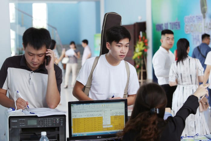 Bolero 'lép vế' tại 'Giọng hát hay Hà Nội 2018'