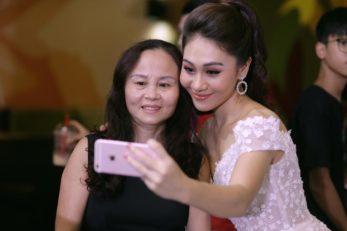 Chân dung MC nhỏ tuổi nhất của top 5 MC Ấn tượng VTV Award 2018