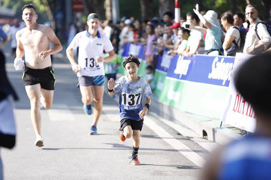 1500 người tham gia sôi nổi tại Giải chạy Vì hòa bình