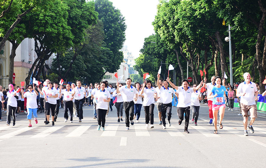 1500 người tham gia sôi nổi tại Giải chạy Vì hòa bình