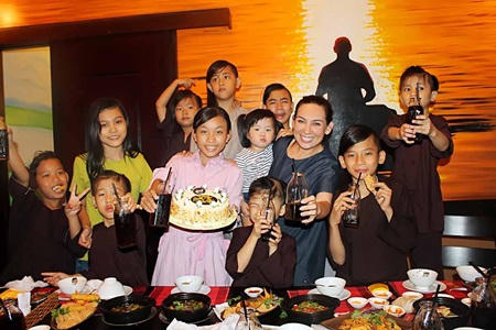 Phi Nhung muốn mở trường học riêng dành cho các bé mồ côi và khuyết tật