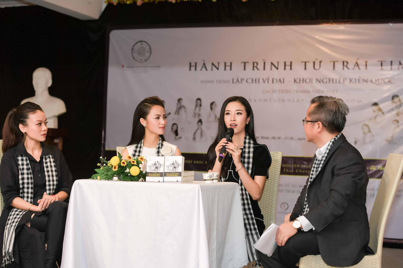 Á hậu Việt Nam 2018 - Thúy An truyền cảm hứng cho sinh viên khởi nghiệp