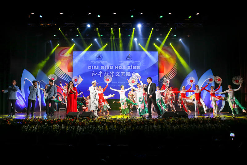 18 thí sinh và 3 nhóm nhạc tranh tài Chung kết 'Tiếng hát hữu nghị Việt- Trung'