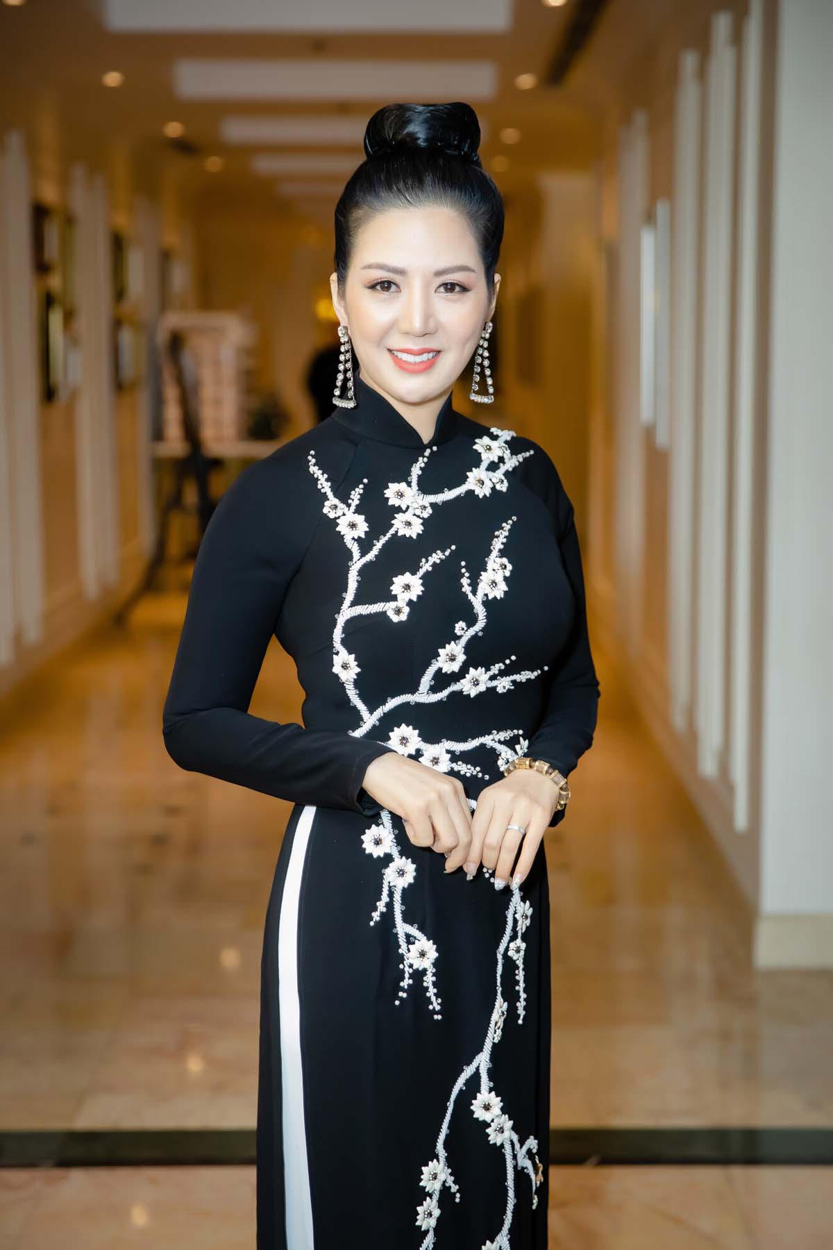 Khắc họa “bóng núi” - An Thuyên