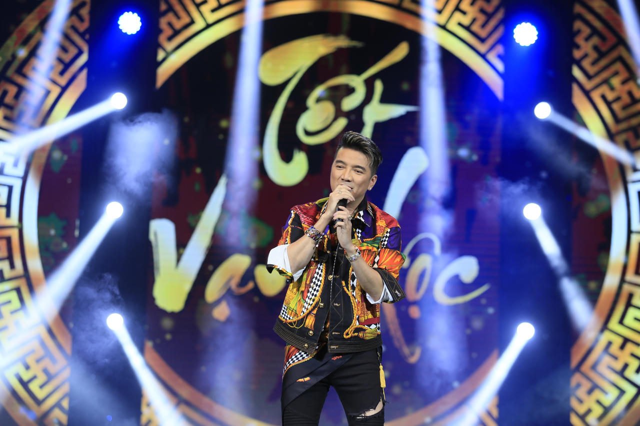 Vượng râu - Trà My làm khán giả “cười té ghế” với “Bom nổ chậm” 