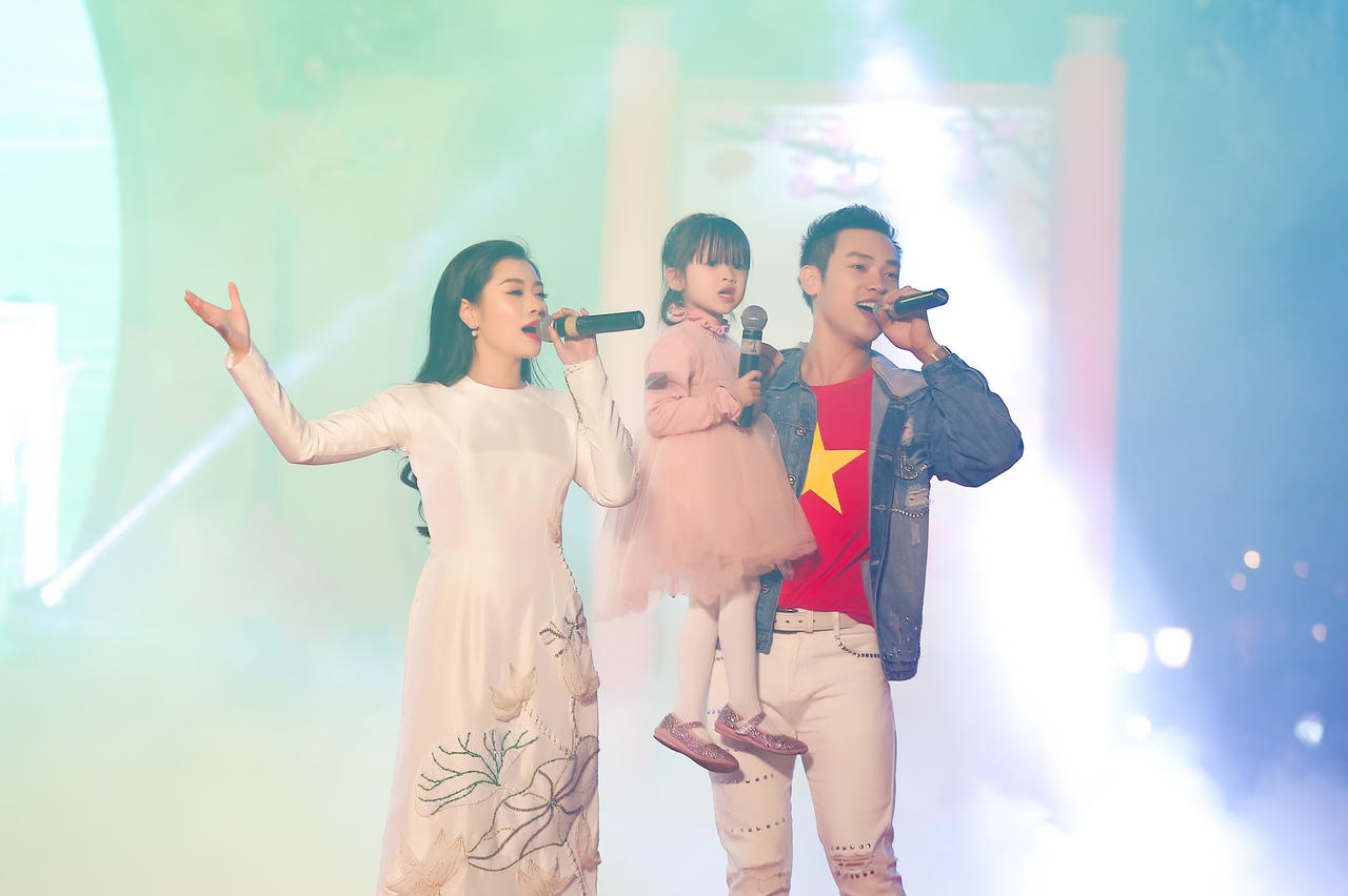 Sao mai Nguyễn Thu Hằng vinh dự là 1 gương mặt trẻ tiêu biểu Thủ đô 2018