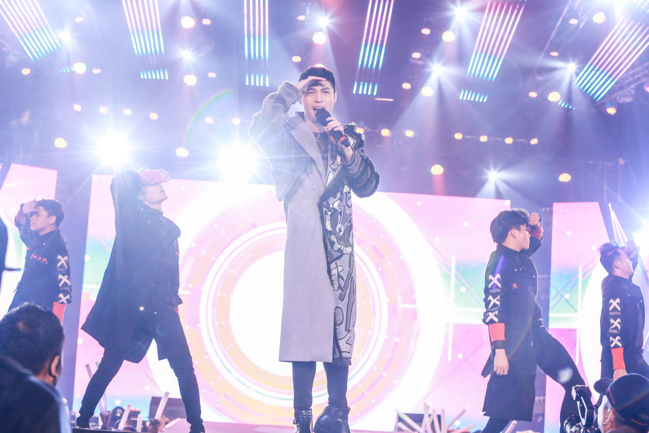 Mỹ Tâm, Noo Phước Thịnh... “quẩy” cực sung trong đêm nhạc Hà Nội