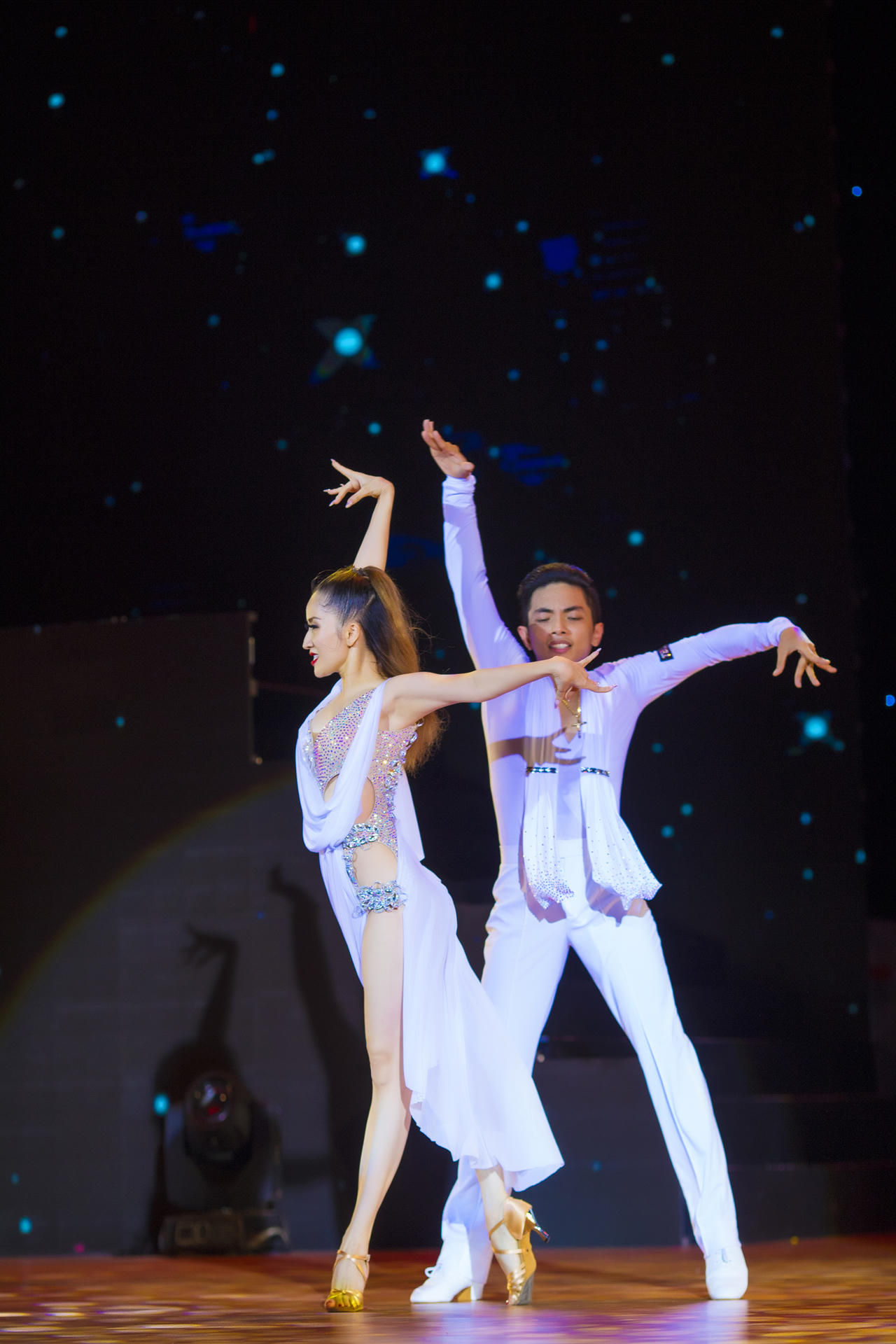 Chí Anh- Khánh Thi mong muốn dancesport “ra ở riêng”