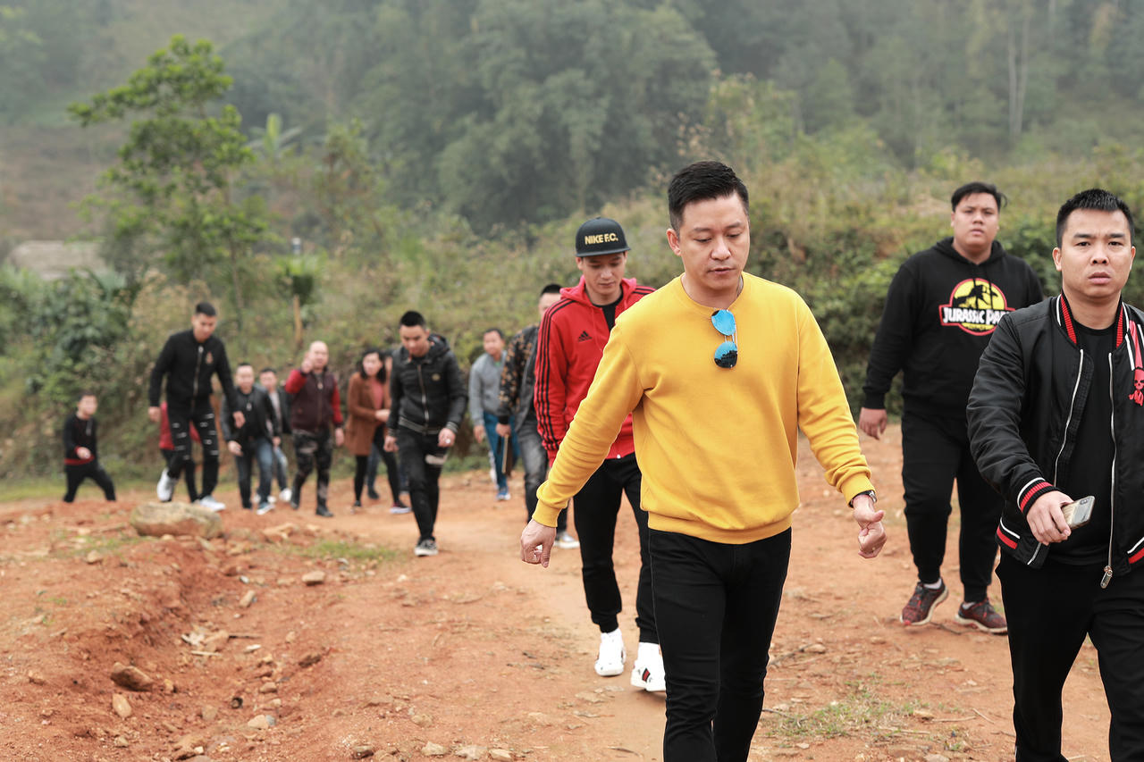 Quên xui xẻo, Tuấn Hưng đến với người nghèo Yên Bái