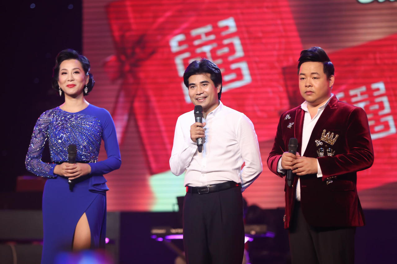 Quang Lê trổ tài 'thảo mai' với nữ MC