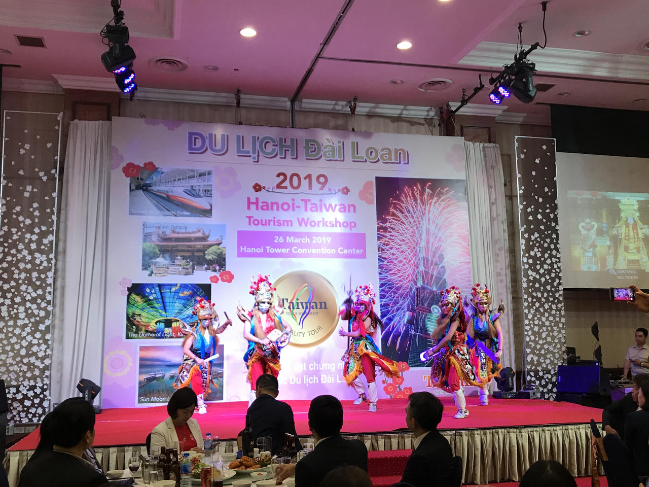 Đoàn nghệ thuật truyền thống Pat-ka-chiòng - Đài Loan sang Việt Nam biểu diễn