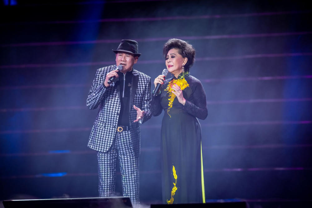 U80, danh ca Chế Linh khoe giọng khủng và lãng tử