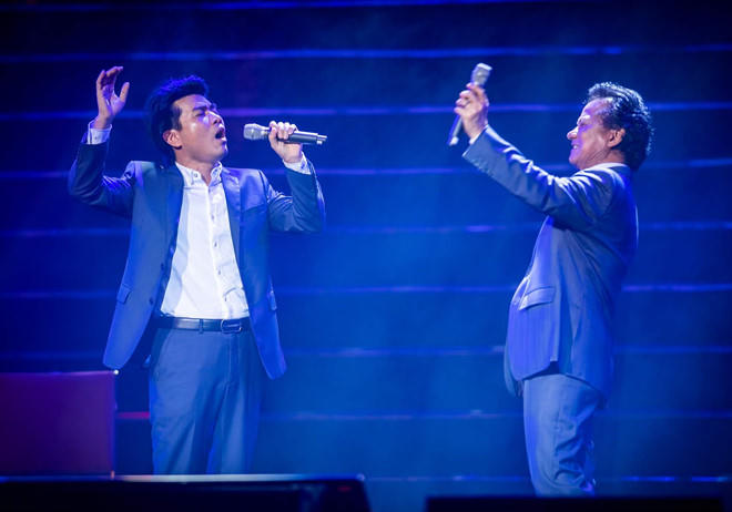 U80, danh ca Chế Linh khoe giọng khủng và lãng tử