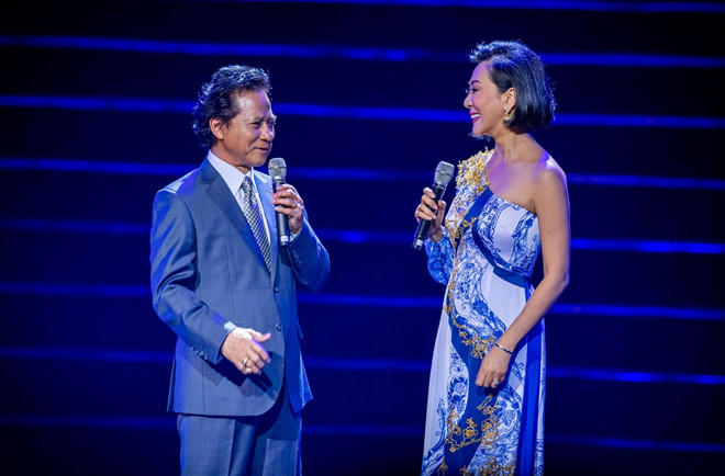 U80, danh ca Chế Linh khoe giọng khủng và lãng tử