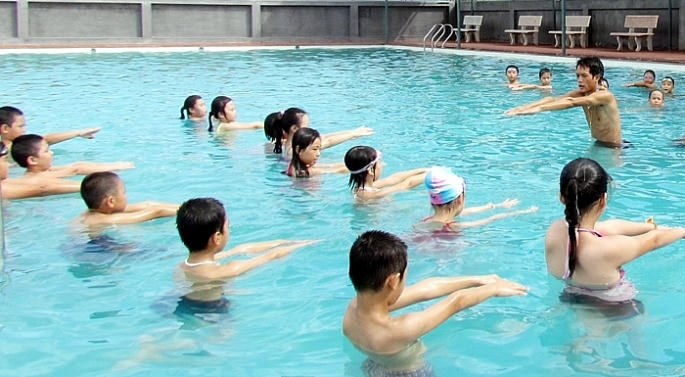 Hơn 5.000 người tham gia phát động toàn dân tập luyện môn bơi, phòng chống đuối nước