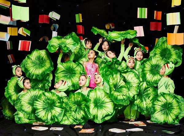 Kỷ lục 78 vũ công nhí trong “Sắc màu tuổi thơ“