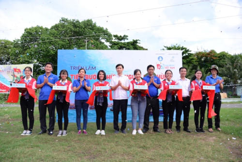 Sinh viên với biển, đảo Tổ quốc