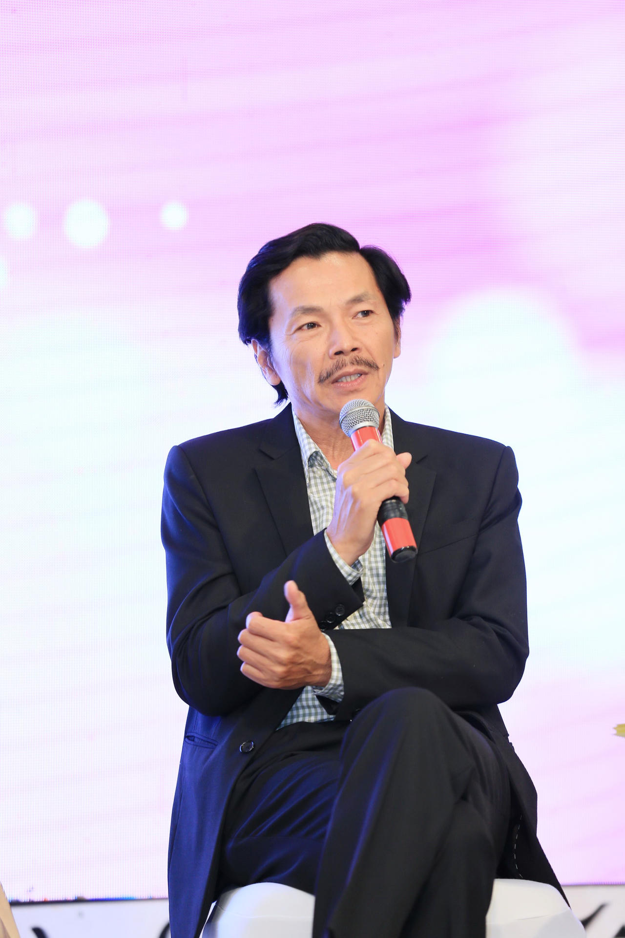 'Bố Sơn' trong 'Về nhà đi con' khen 'cô Xuyến' rất đáng yêu