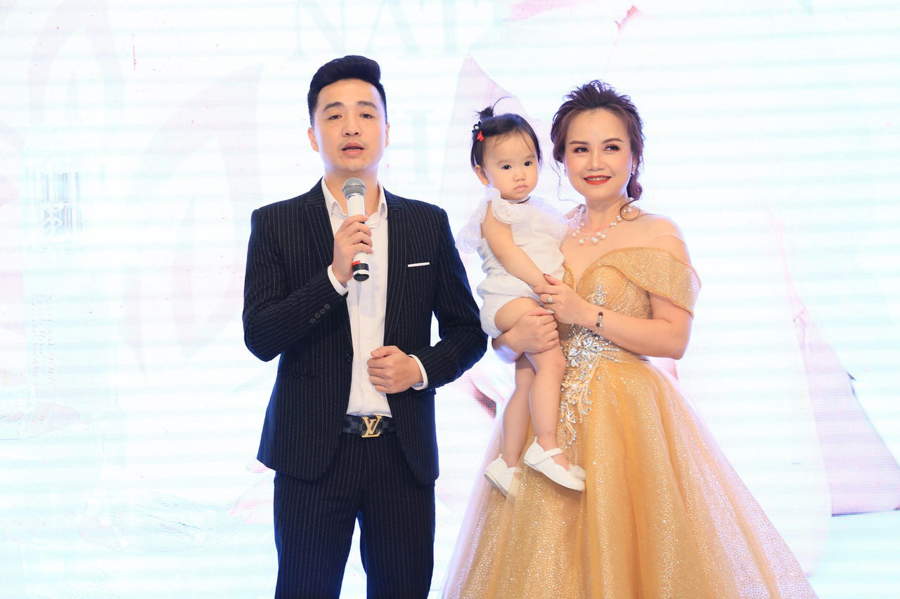 'Bố Sơn' trong 'Về nhà đi con' khen 'cô Xuyến' rất đáng yêu