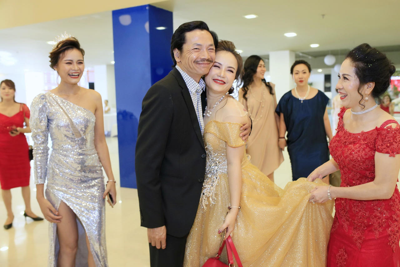 'Bố Sơn' trong 'Về nhà đi con' khen 'cô Xuyến' rất đáng yêu