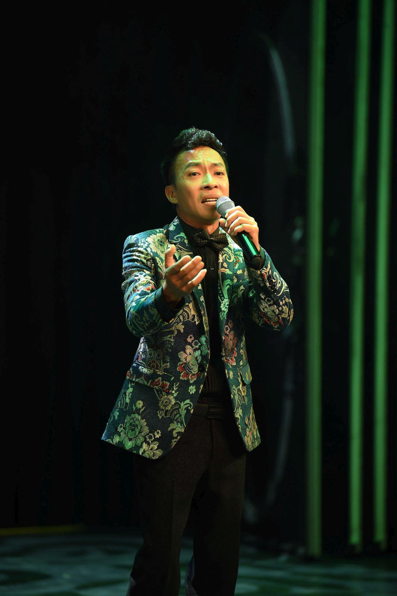 Đinh Hiền Anh cùng các nghệ sĩ kêu gọi 300 triệu ủng hộ khắc phục sự cố cháy rừng