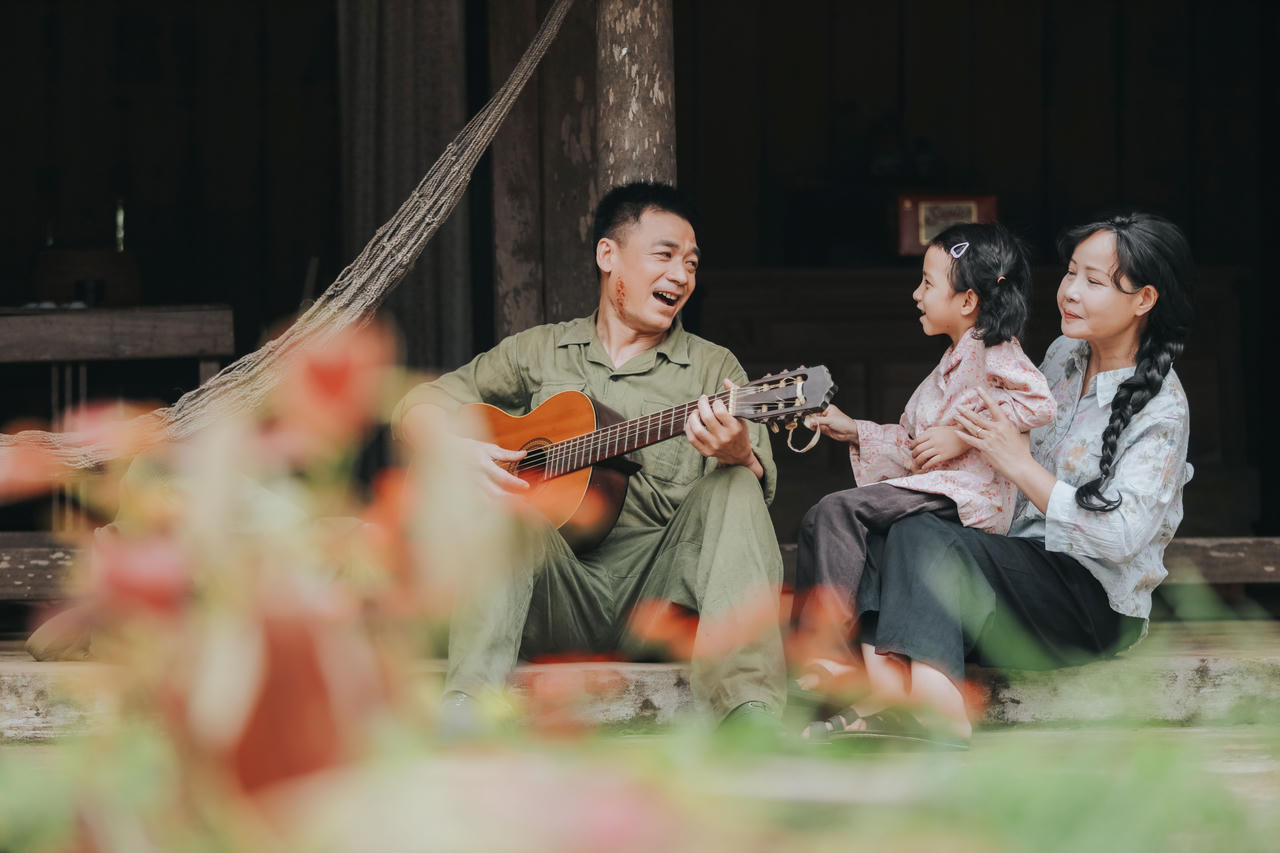 NSƯT Tố Nga cùng dàn nhạc giao hưởng ra nghĩa trang Đường Chín quay 'Gửi vào thương nhớ'