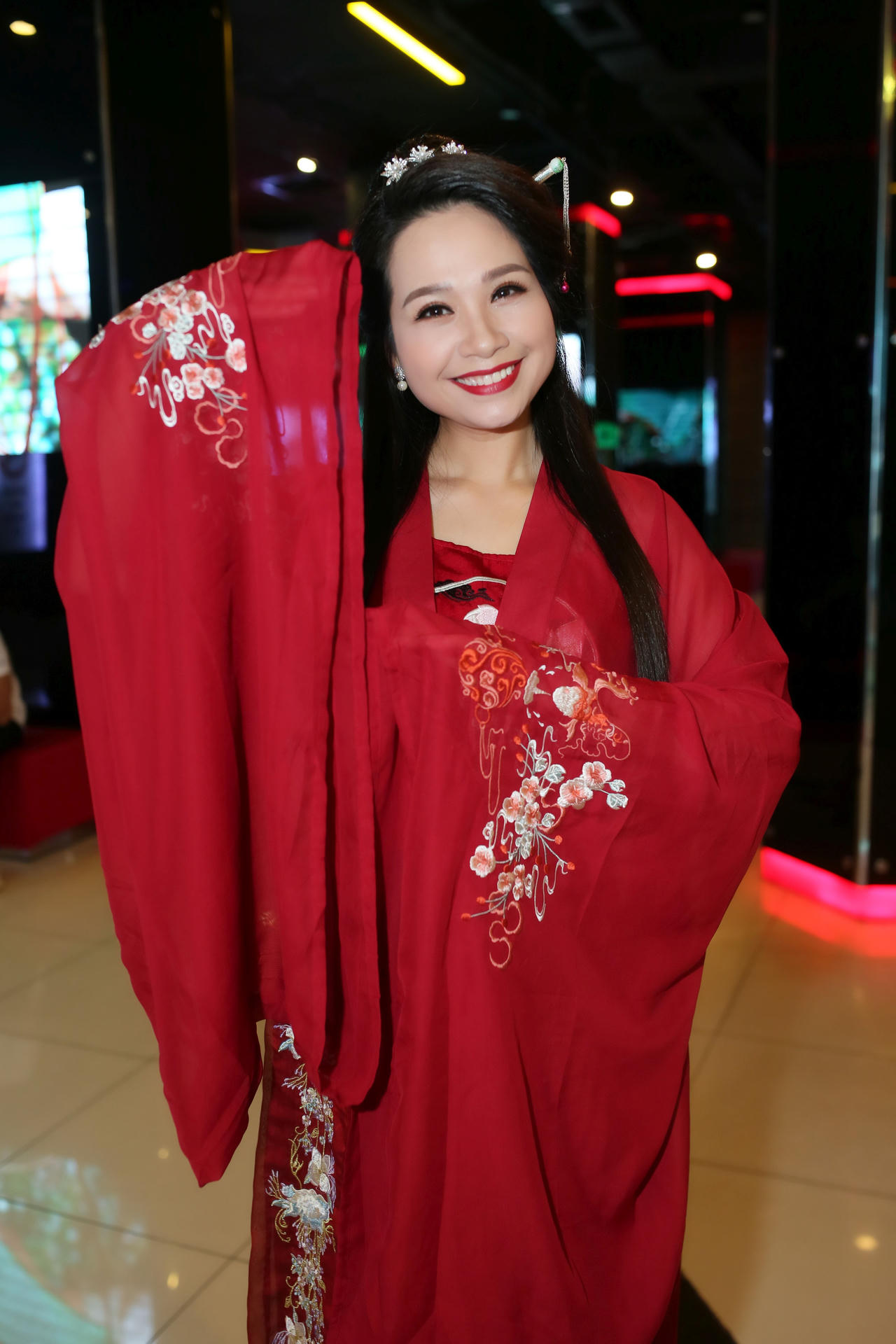 Sao Mai Huyền Trang hóa thành Thúy Kiều trong 'Đóa sen ngời'