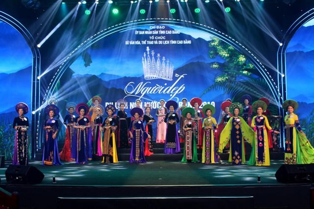 Nữ sinh dân tộc Tày đăng quang Người đẹp du lịch 'Non nước Cao Bằng'