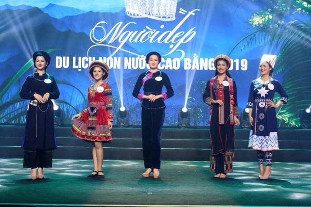 Nữ sinh dân tộc Tày đăng quang Người đẹp du lịch 'Non nước Cao Bằng'