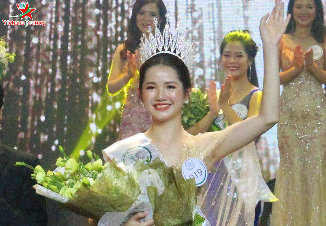 Nữ sinh dân tộc Tày đăng quang Người đẹp du lịch 'Non nước Cao Bằng'