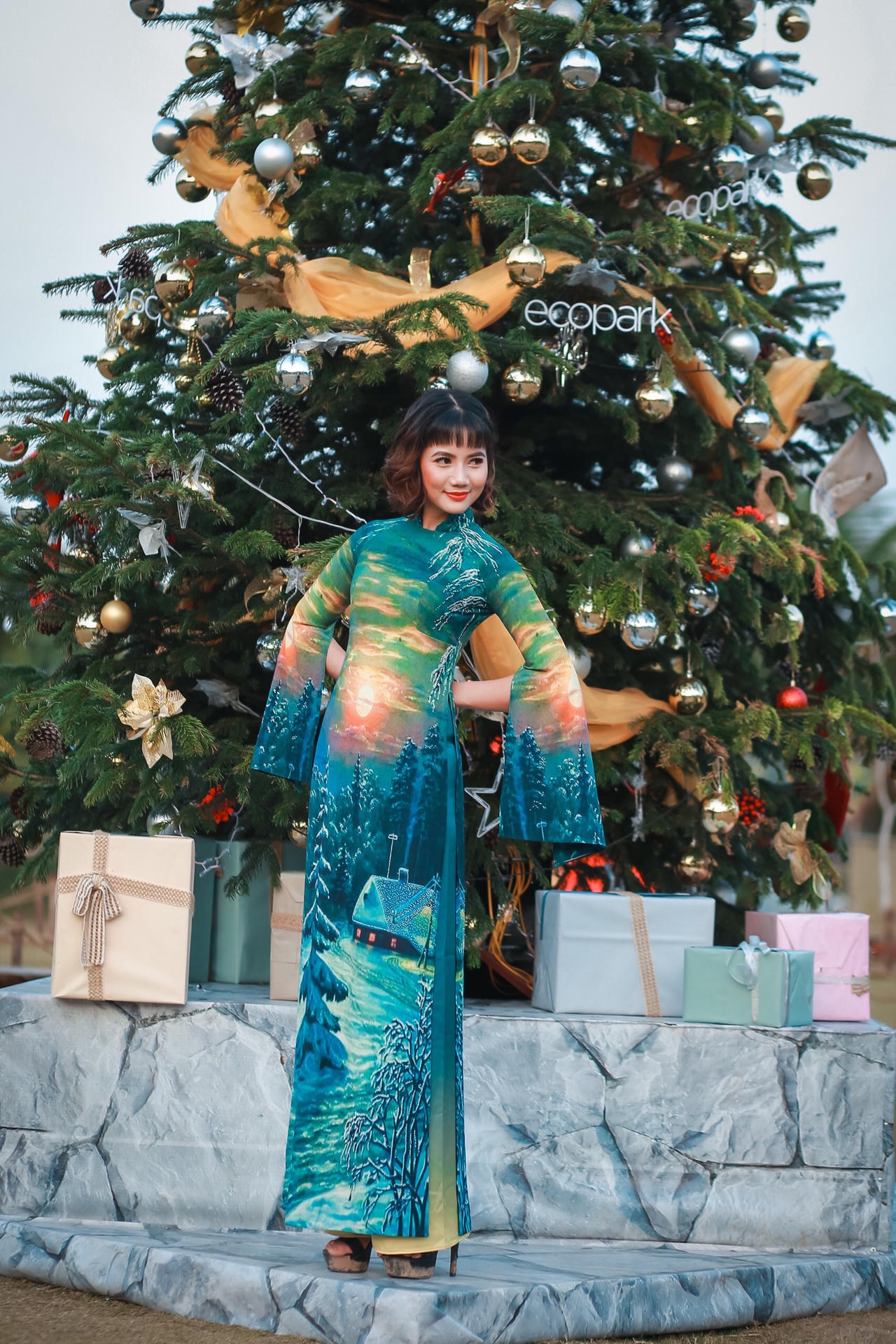 Thú vị bộ sưu tập áo dài họa tiết Giáng sinh