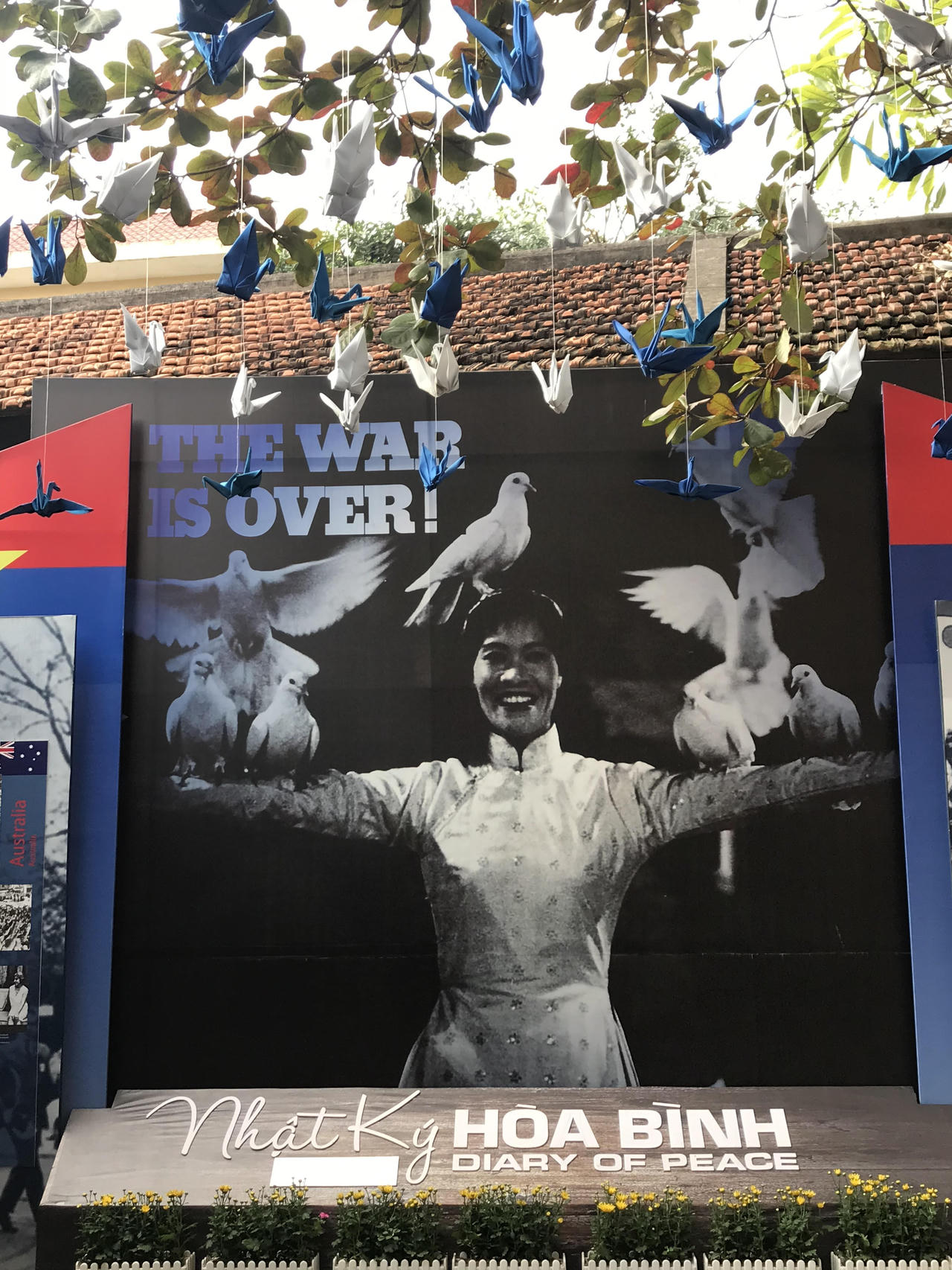 Trưng bày “Thắp lửa niềm tin”