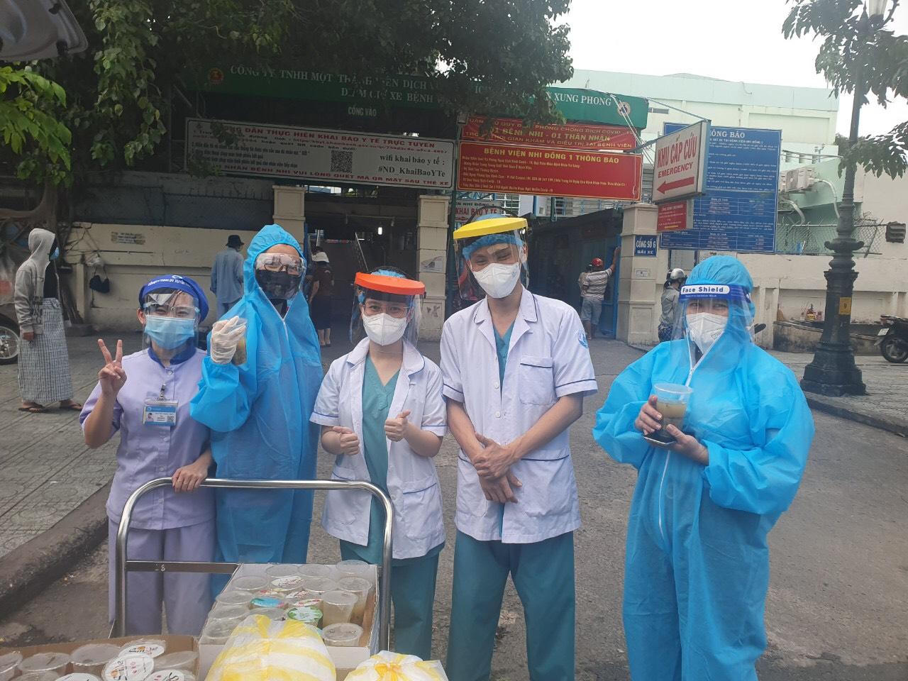 Những tấm lòng vàng của người dân Việt Nam trong đại dịch