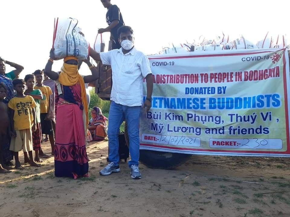 Những tấm lòng vàng của người dân Việt Nam trong đại dịch