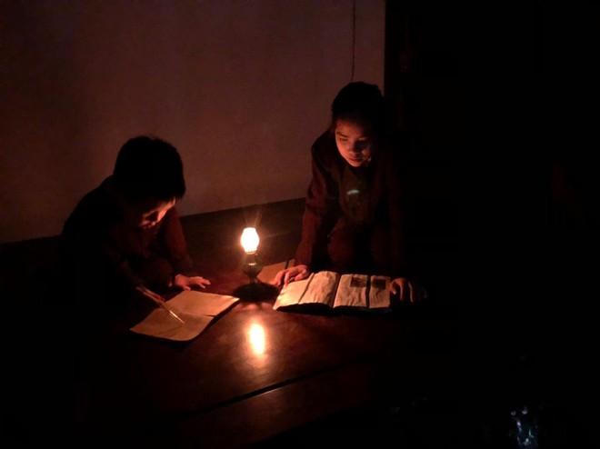 Gợi nhớ "Kỉ vật - kí ức thời gian: Đèn dầu và con chữ"