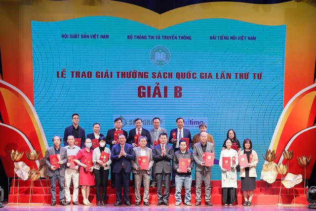 Sách về viết về gấu nhận giải A Giải Sách Quốc gia năm 2021