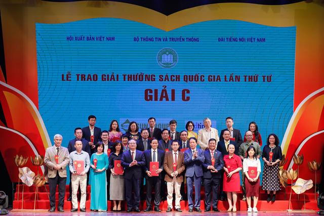 Sách về viết về gấu nhận giải A Giải Sách Quốc gia năm 2021