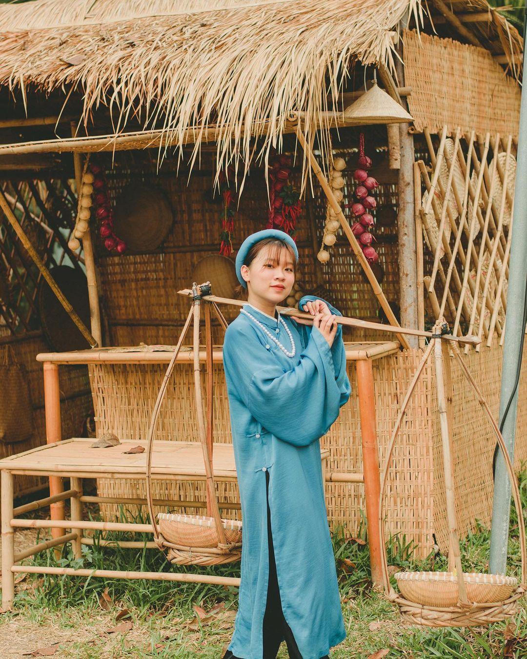 Trình diễn dân ca trong Ngày hội di sản ở Bảo tàng Áo dài