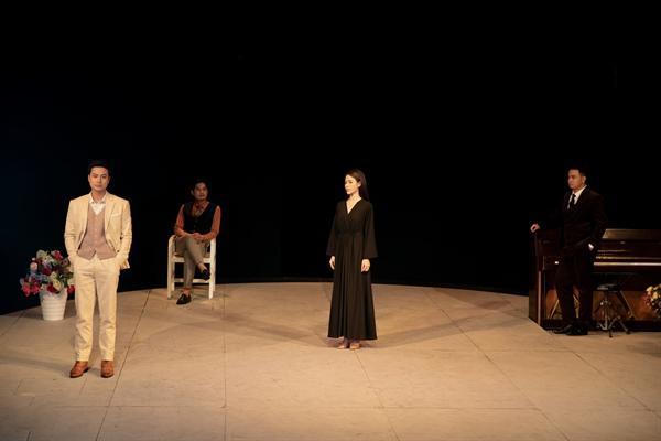 Thanh Sơn và Lương Thu Trang gây xúc động với "Hedda Gabler"