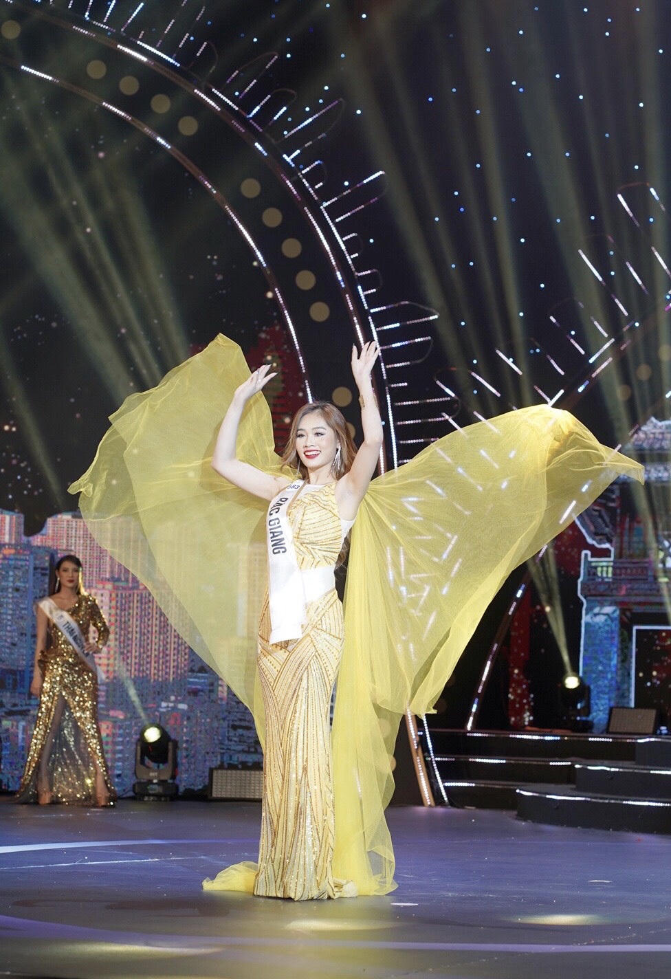 40 người đẹp tỏa sáng trong đêm Bán kết Hoa hậu du lịch 2022